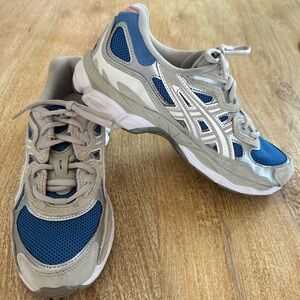 LIKE NEW- ASICS Dynamic Blue and Gray Running Shoes